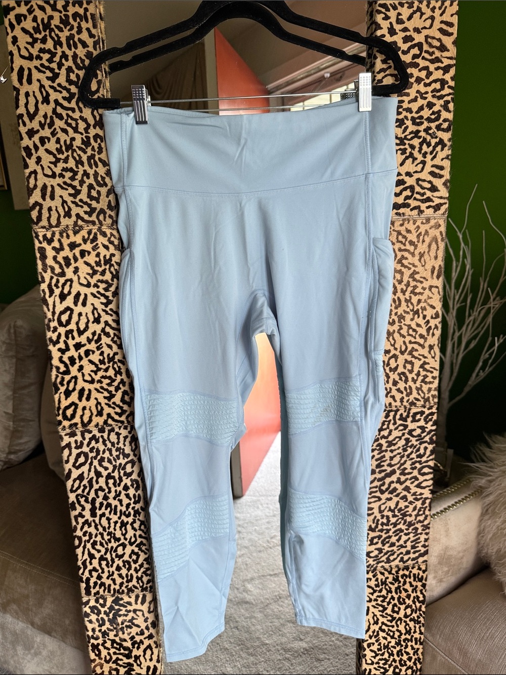 Fabletics High-Waisted Capri Leggings – Light Blue – Women’s 1X